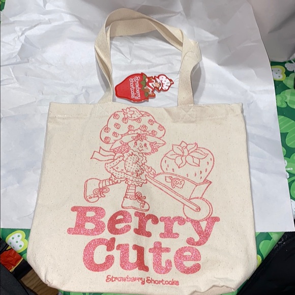 strawberry shortcake Handbags - 'Strawberry shortcake Berry Cute' Tote Bag